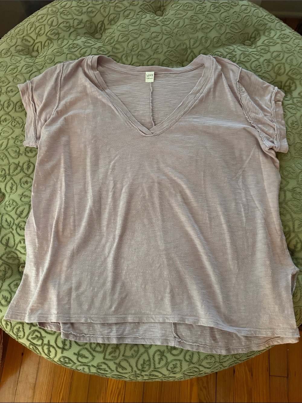 LOVE Brand Lightweight V-Neck Tee in Pale Mauve Lavender